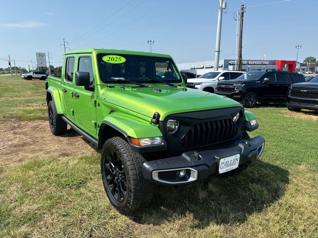 Pre-Owned 2025 Jeep Gladiator Nighthawk - photo - 14