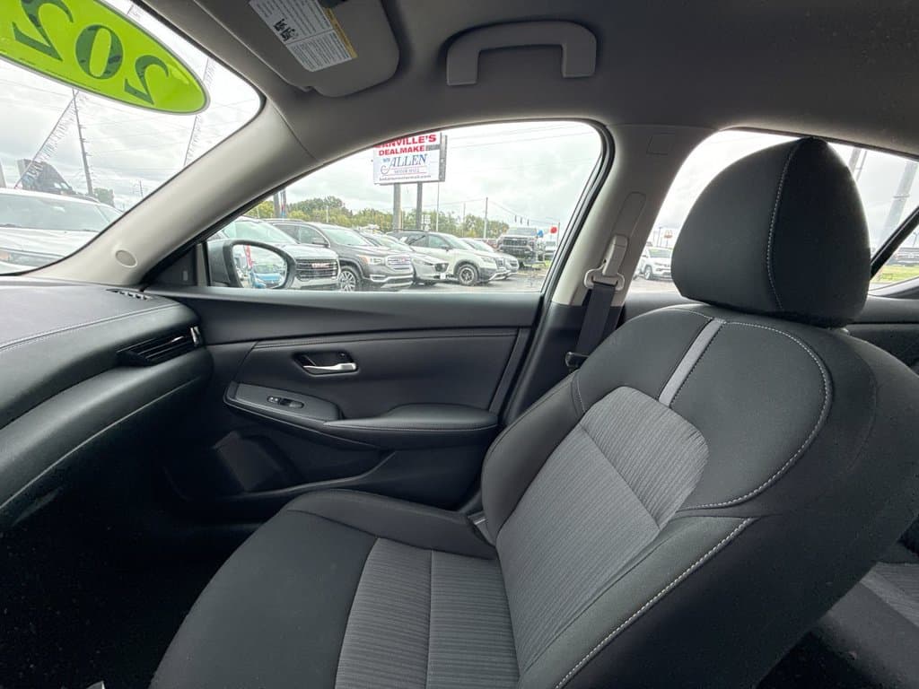 Pre-Owned 2025 Nissan Sentra SV - photo - 29