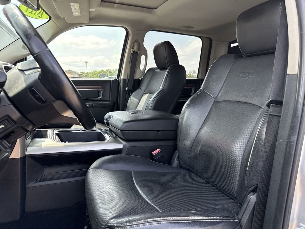 Pre-Owned 2017 Ram 1500 Laramie - photo - 12