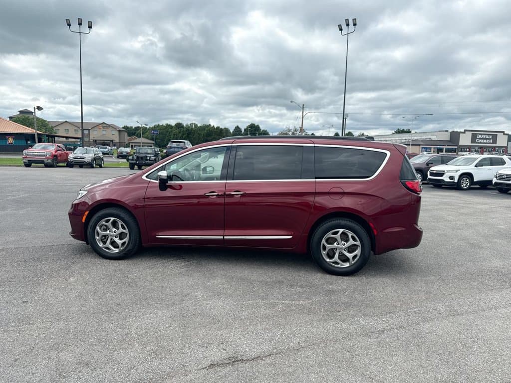 Pre-Owned 2023 Chrysler Pacifica Limited - photo - 10