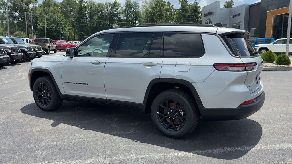 New 2026 Jeep Grand Cherokee L Altitude - photo - 3