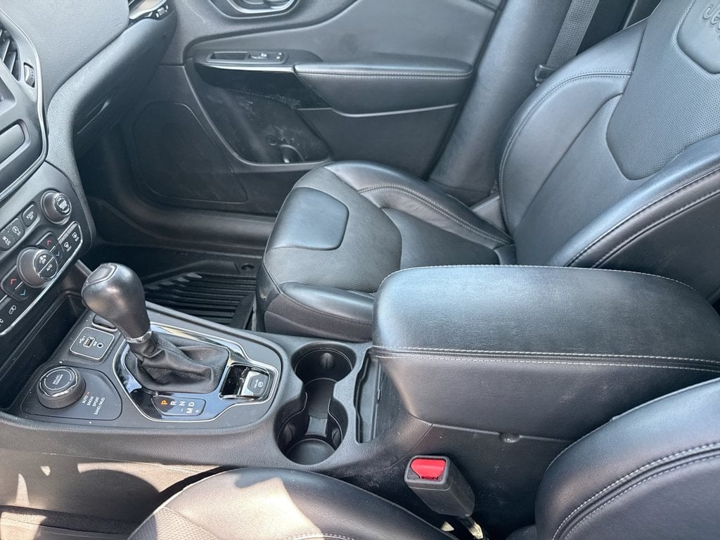 Pre-Owned 2022 Jeep Cherokee Latitude Lux - photo - 25