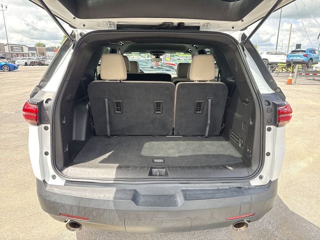Pre-Owned 2023 Chevrolet Traverse LS - photo - 16