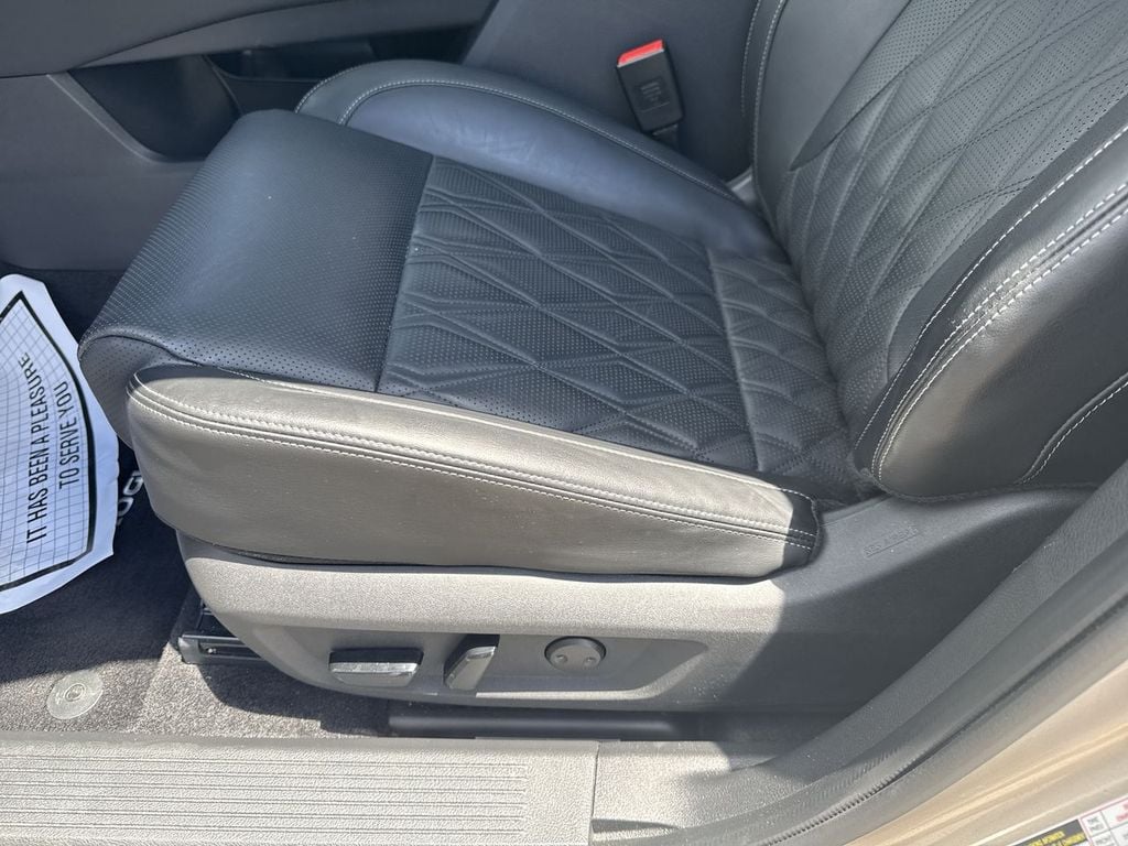 Pre-Owned 2025 Nissan Rogue Platinum - photo - 22