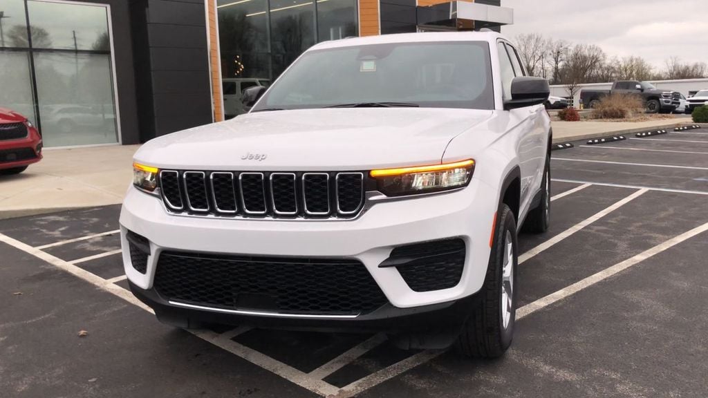 New 2026 Jeep Grand Cherokee Laredo X - photo - 3
