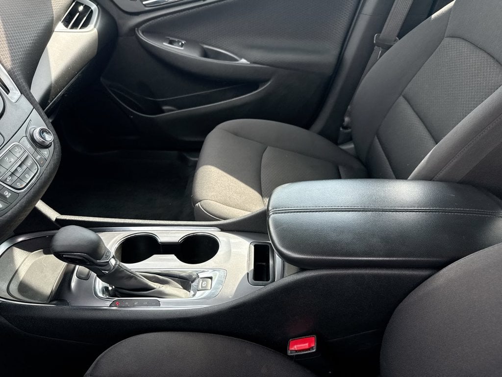 Pre-Owned 2023 Chevrolet Malibu LT - photo - 24