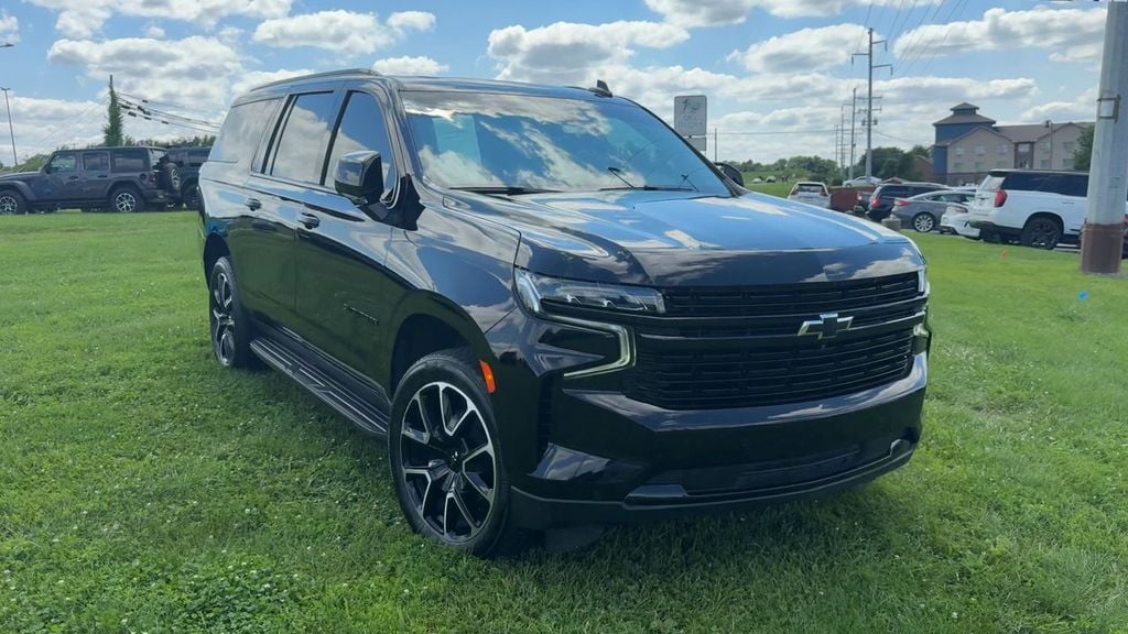 Pre-Owned 2024 Chevrolet Suburban RST - photo - 8
