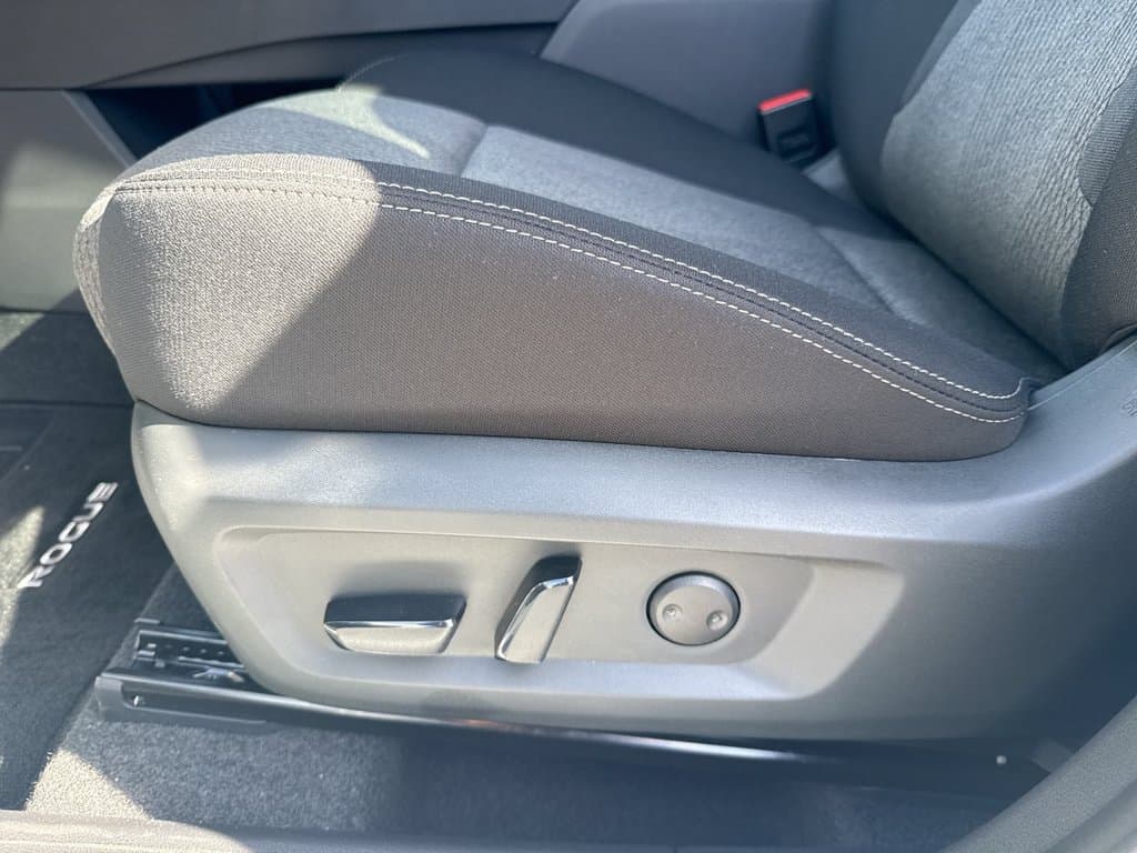 New 2026 Nissan Rogue SV - photo - 22