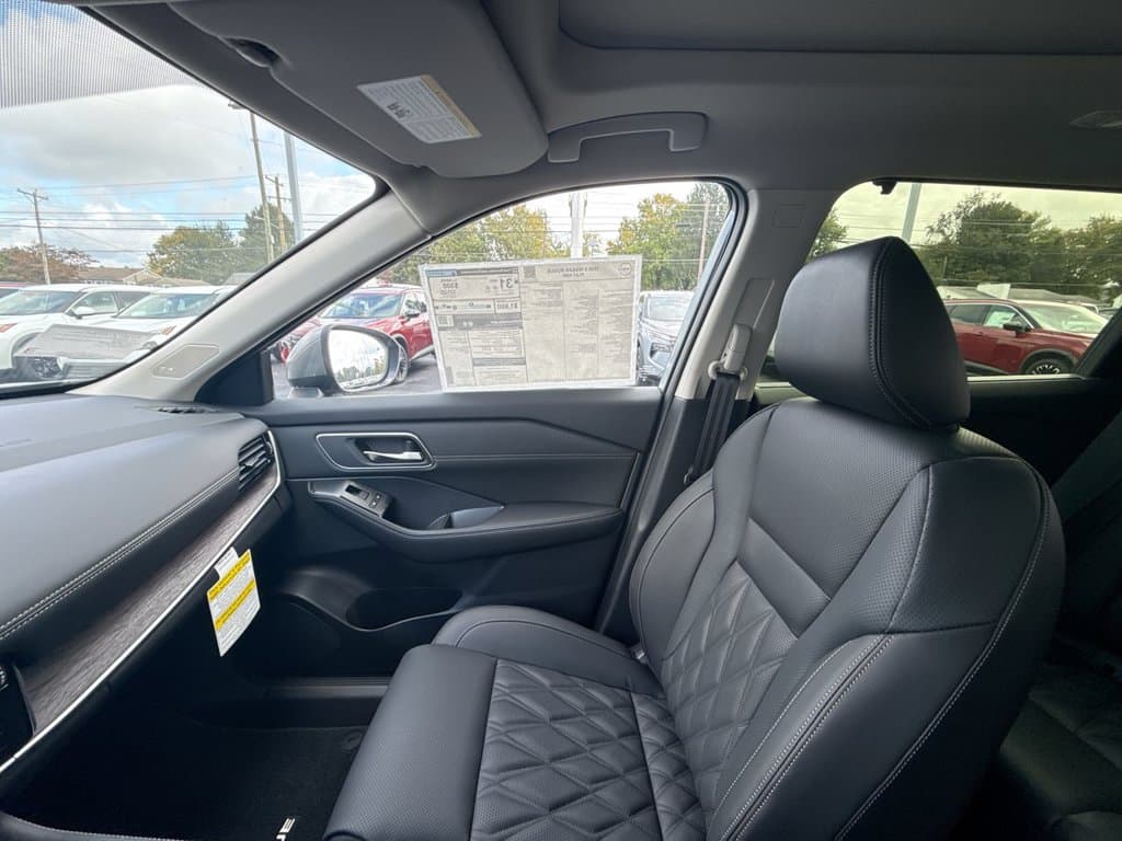 New 2026 Nissan Rogue Platinum - photo - 31