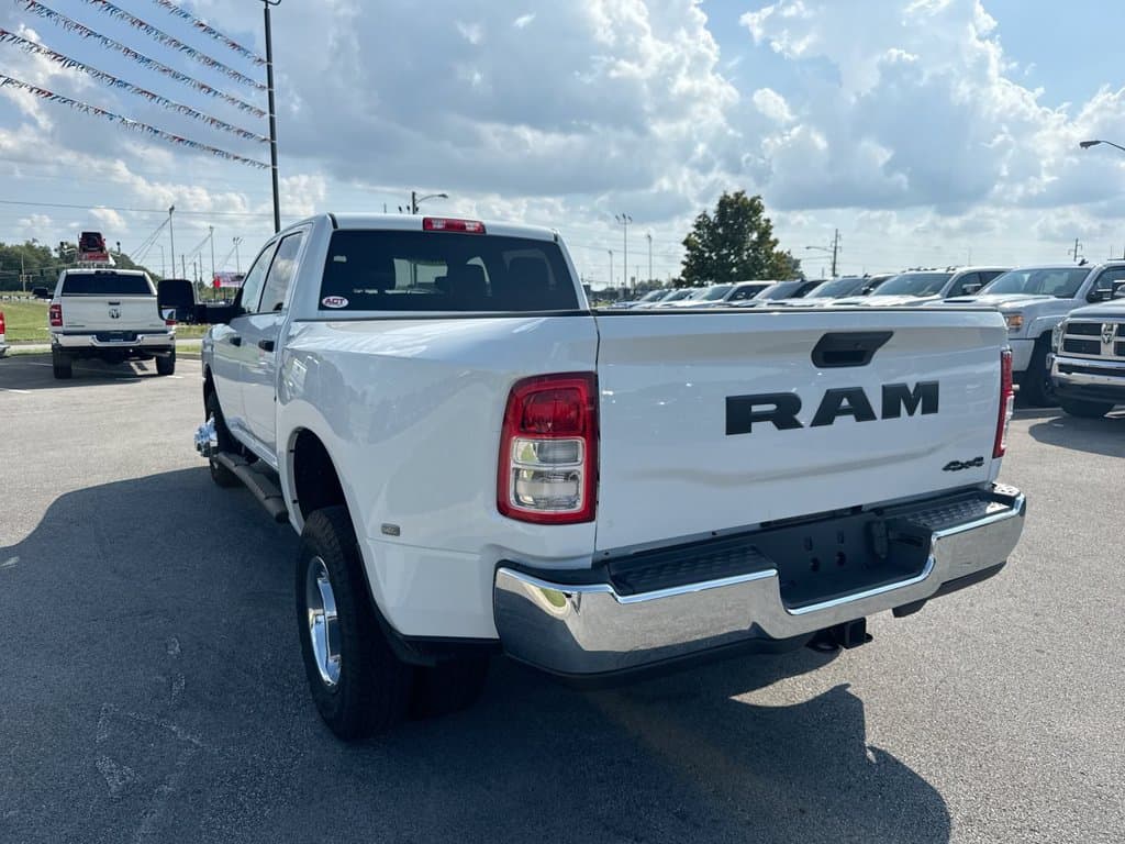 Pre-Owned 2024 Ram 3500 Tradesman - photo - 3