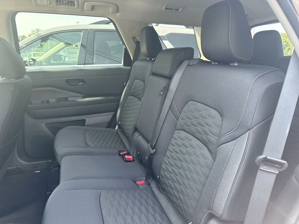 New 2026 Nissan Pathfinder SV - photo - 20