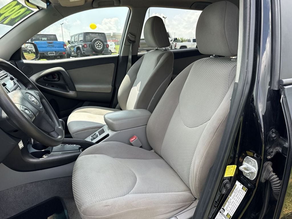 Pre-Owned 2012 Toyota RAV4 Base - photo - 12