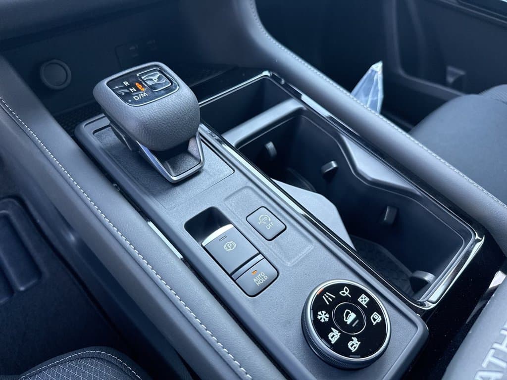 New 2026 Nissan Pathfinder SV - photo - 27