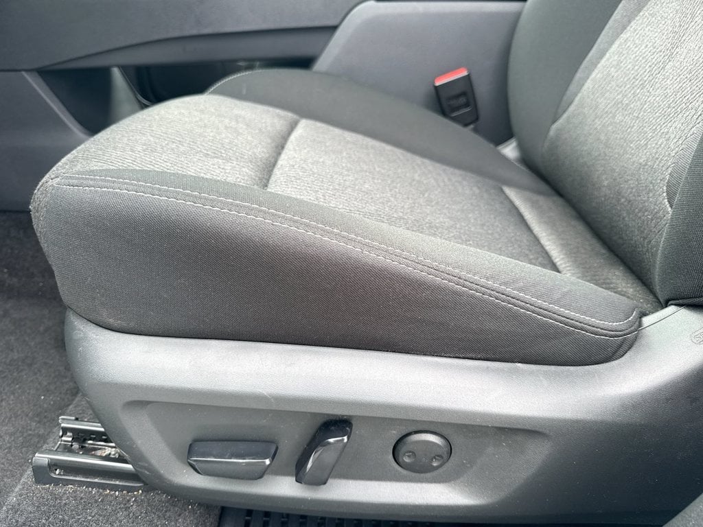 Pre-Owned 2024 Nissan Rogue SV - photo - 22