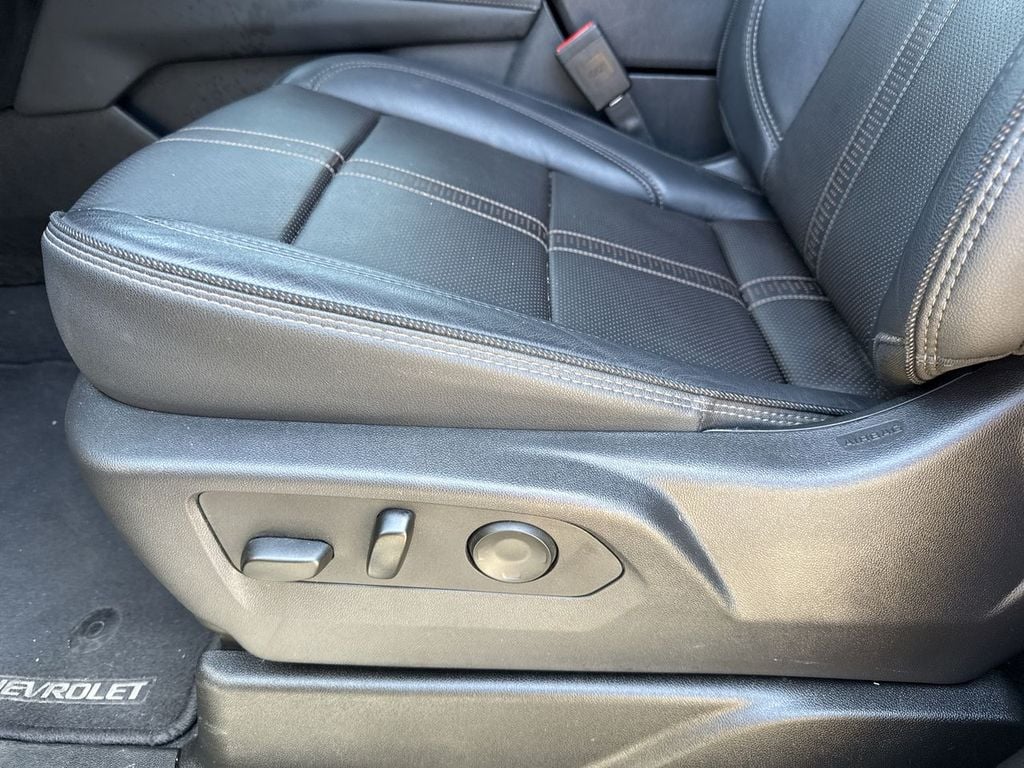 Pre-Owned 2025 Chevrolet Suburban High Country - photo - 23
