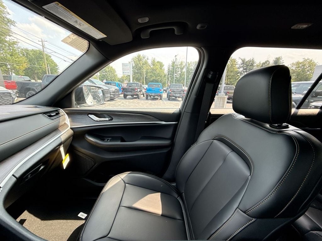 New 2026 Jeep Grand Cherokee L - photo - 32