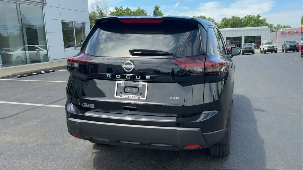 New 2026 Nissan Rogue SV - photo - 5