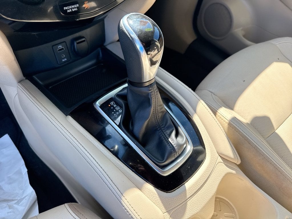 Pre-Owned 2017 Nissan Rogue SL - photo - 18