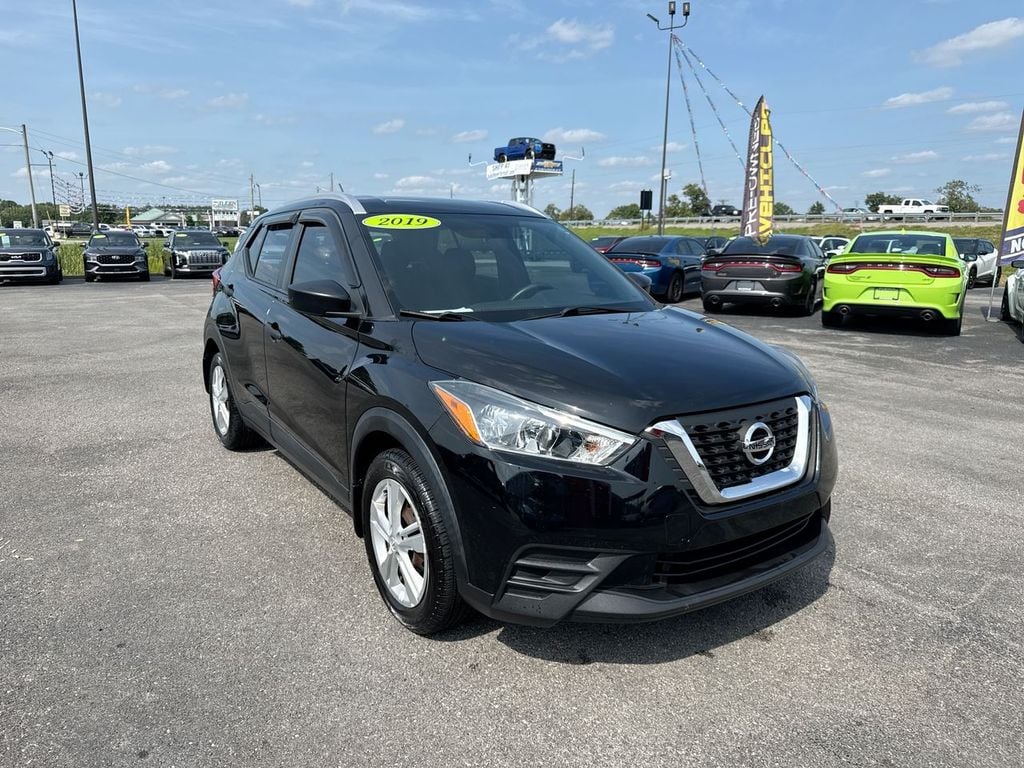Pre-Owned 2019 Nissan Kicks S - photo - 6