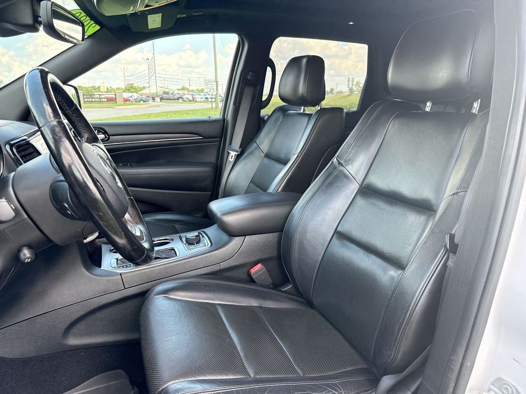 Pre-Owned 2020 Jeep Grand Cherokee Overland - photo - 13