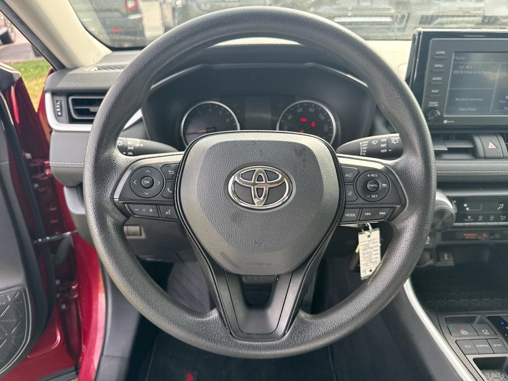 Pre-Owned 2021 Toyota RAV4 LE - photo - 22
