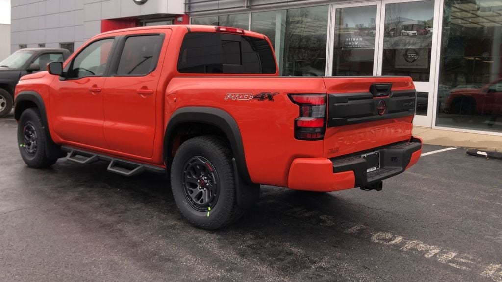 Pre-Owned 2025 Nissan Frontier PRO-4X - photo - 5