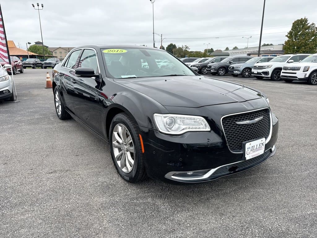 Pre-Owned 2015 Chrysler 300 Limited - photo - 6