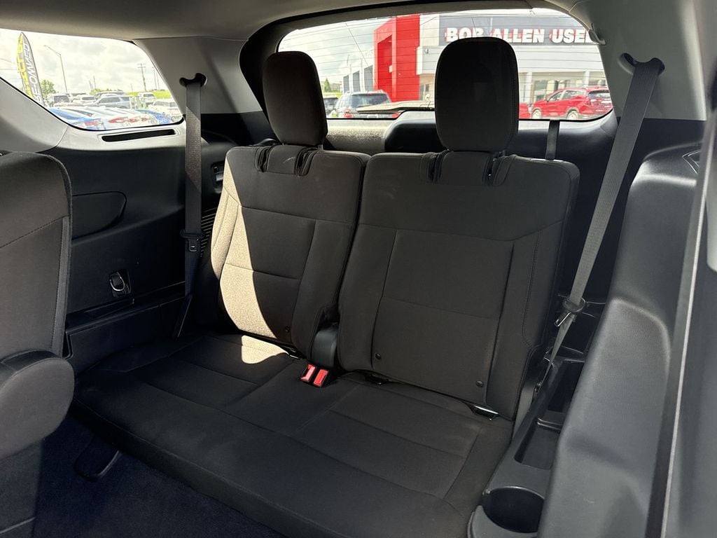 Pre-Owned 2023 Ford Explorer XLT - photo - 11