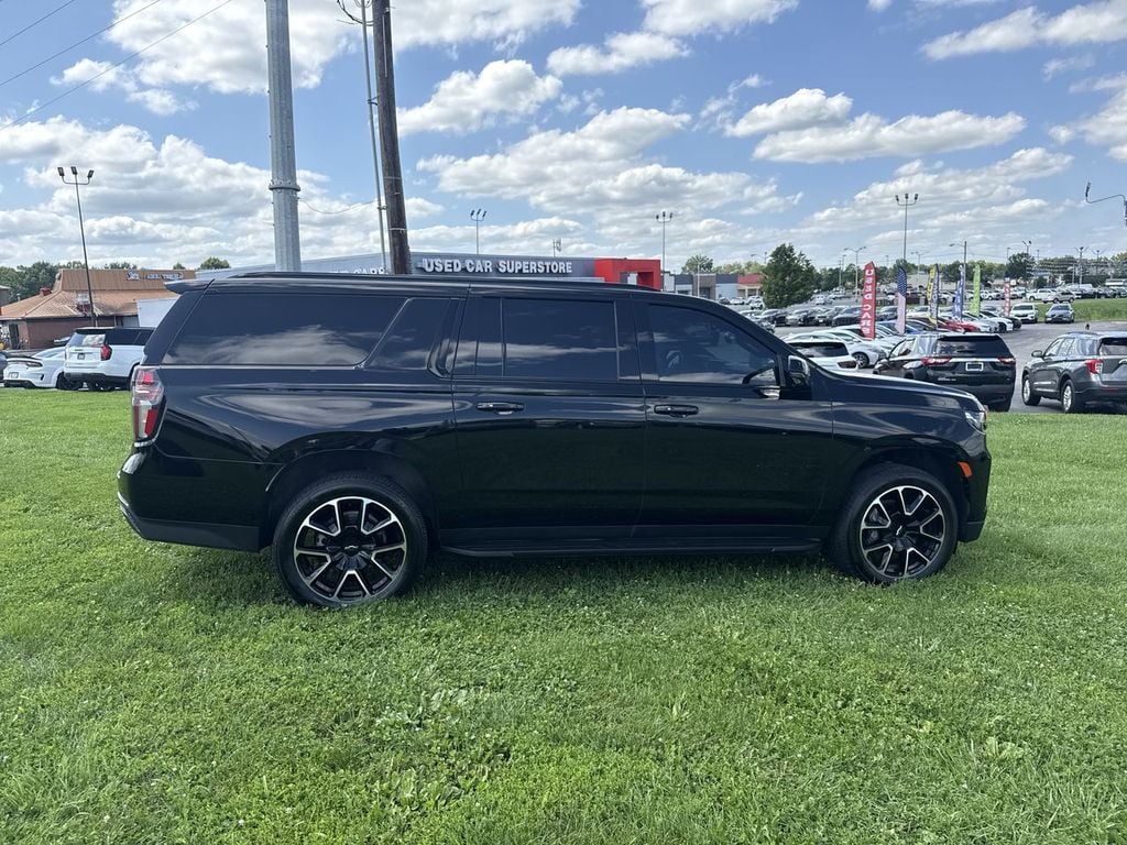 Pre-Owned 2024 Chevrolet Suburban RST - photo - 13