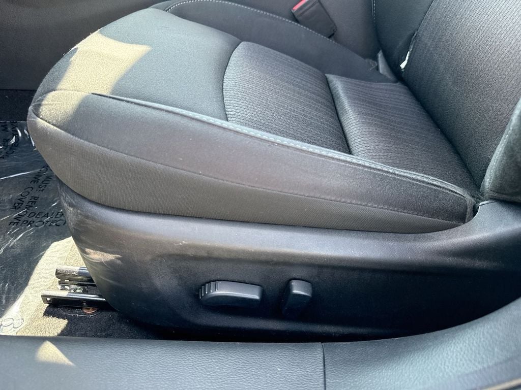Pre-Owned 2025 Nissan Altima 2.5 SV - photo - 21