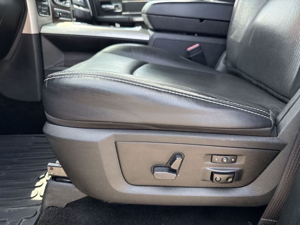 Pre-Owned 2017 Ram 1500 Laramie - photo - 13