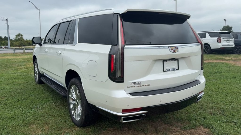 Pre-Owned 2023 Cadillac Escalade ESV Premium - photo - 4