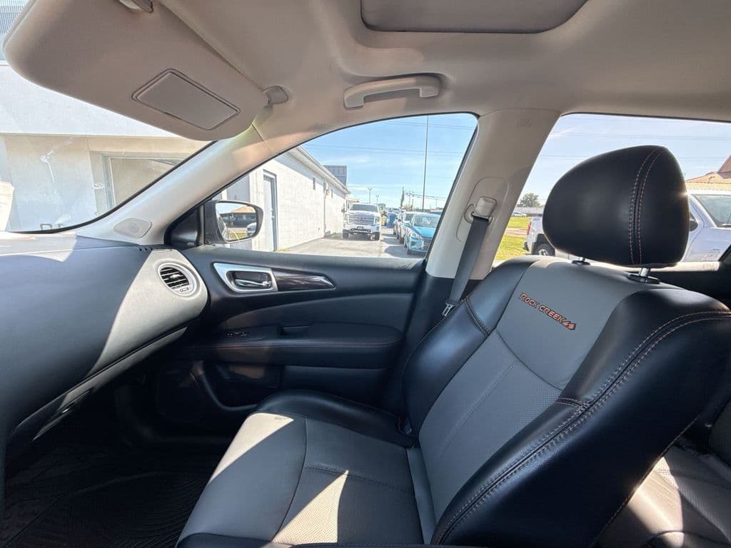Pre-Owned 2020 Nissan Pathfinder SL - photo - 24
