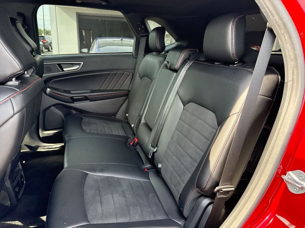 Pre-Owned 2022 Ford Edge ST Line - photo - 18