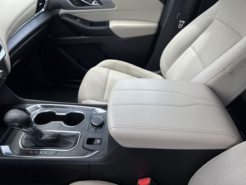 Pre-Owned 2023 Chevrolet Traverse LS - photo - 25