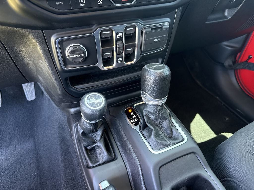 Pre-Owned 2023 Jeep Gladiator Sport S - photo - 25