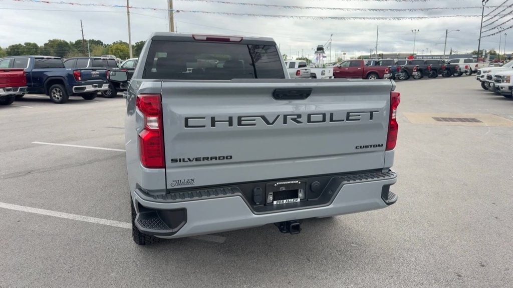 Pre-Owned 2024 Chevrolet Silverado 1500 Custom - photo - 4