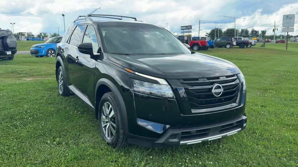 Pre-Owned 2024 Nissan Pathfinder SL - photo - 8
