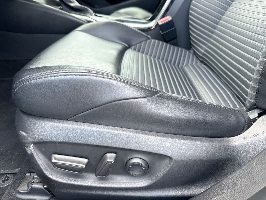 Pre-Owned 2021 Toyota Corolla XSE - photo - 21
