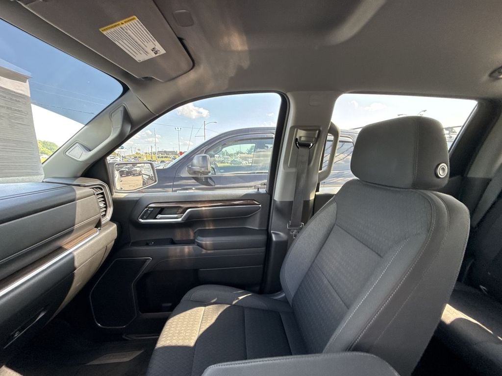 Pre-Owned 2023 Chevrolet Silverado 1500 RST - photo - 30