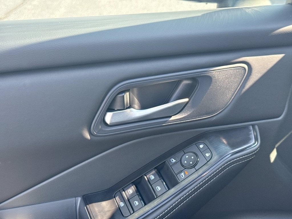 New 2026 Nissan Rogue SV - photo - 20