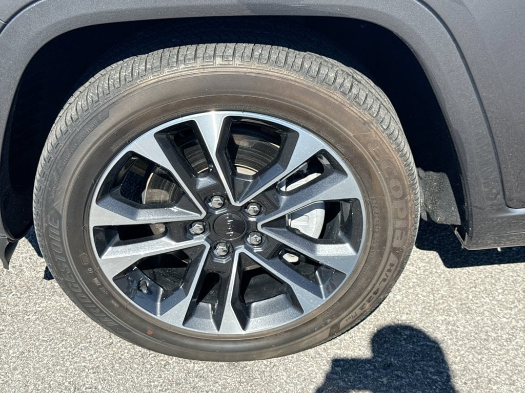 Pre-Owned 2023 Jeep Grand Cherokee L Overland - photo - 9