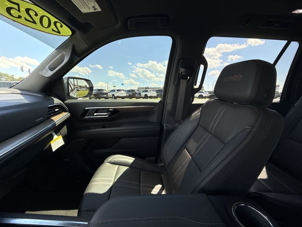 Pre-Owned 2025 Chevrolet Tahoe High Country - photo - 32