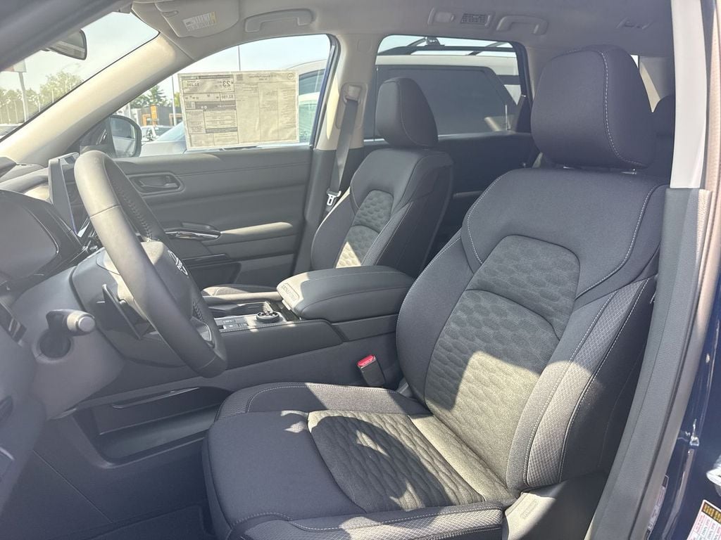 New 2026 Nissan Pathfinder SV - photo - 22