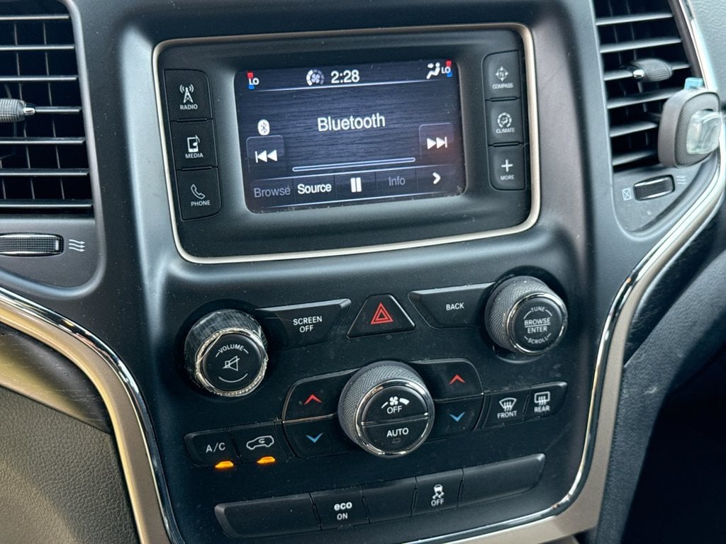 Pre-Owned 2014 Jeep Grand Cherokee Laredo - photo - 16