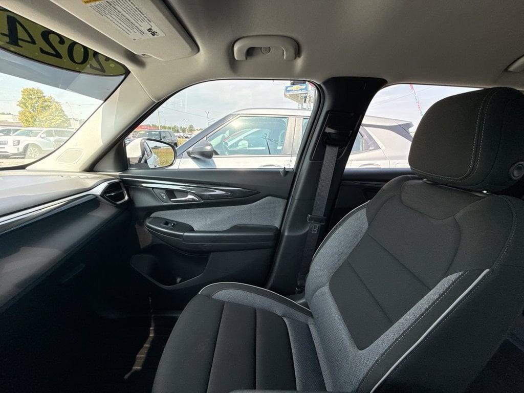 Pre-Owned 2024 Chevrolet TrailBlazer LT - photo - 29