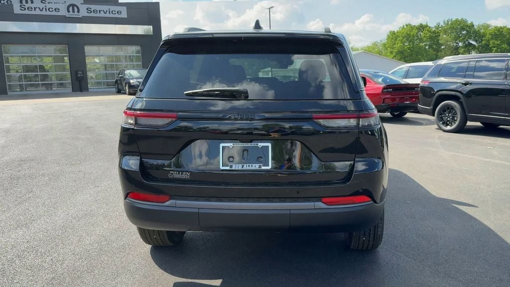 New 2026 Jeep Grand Cherokee Altitude - photo - 5