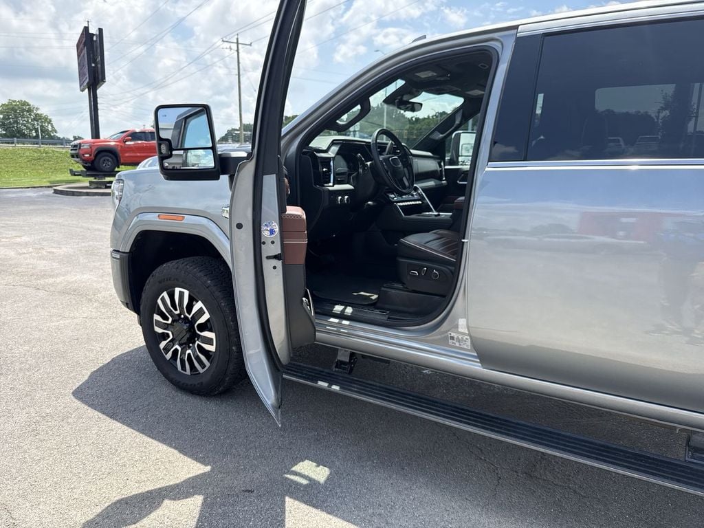 Pre-Owned 2025 GMC Sierra 2500HD Denali Ultimate - photo - 34