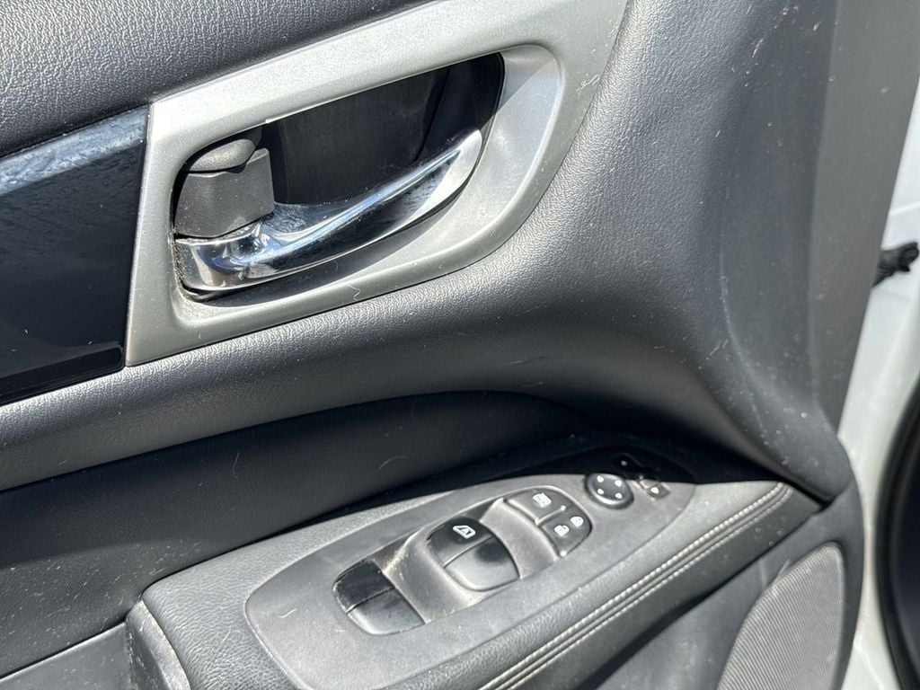 Pre-Owned 2018 Nissan Pathfinder S - photo - 20
