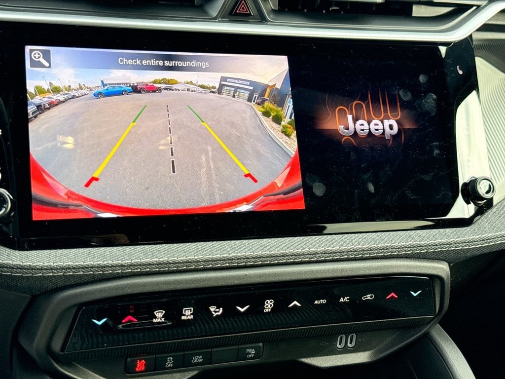 New 2026 Jeep Cherokee Laredo - photo - 27